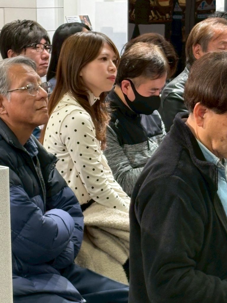 ソニーストア福岡天神の場所は店内を使用したギャラリースペース。モデル、カメラマン幅広い層の方々が参加。