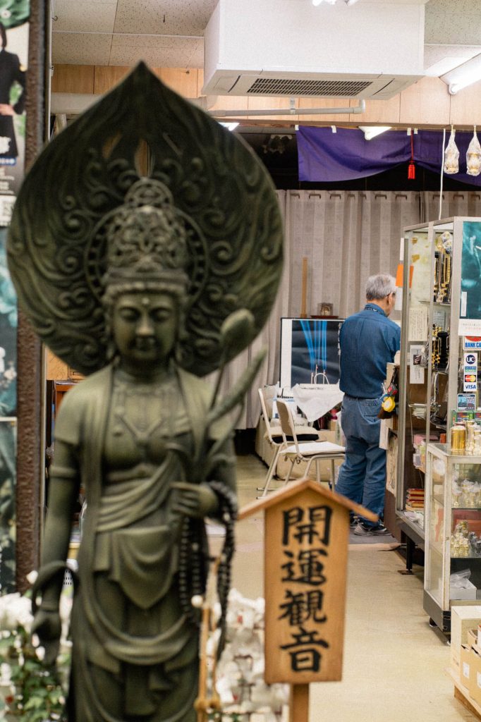 福岡のカメラマンTomoatsu Akagi（Photossier Inc.）による、中洲・川端商店街でのロケハン（下見）風景。C2PAによる真正性証明付き